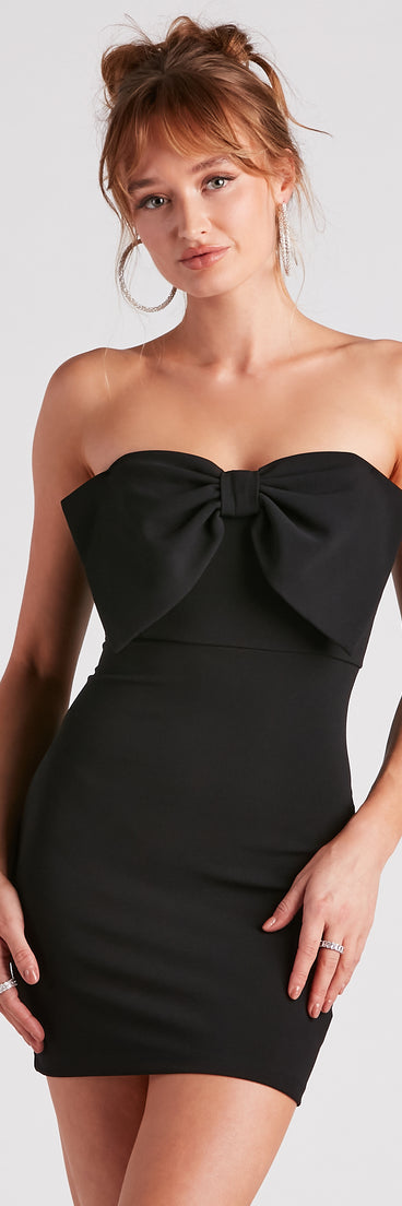 You're A Gift Bow Crepe Mini Dress creates the perfect spring wedding guest dress or cocktail attire with stylish details in the latest trends for 2023!