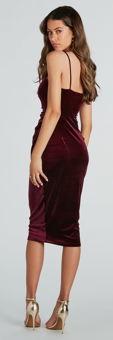 Only Chic Vibes Ruched Velvet Midi Dress creates spring wedding guest dress with stylish details, the perfect midi dress for graduation, or for a cocktail party look in the latest midi-length trends for 2024!
