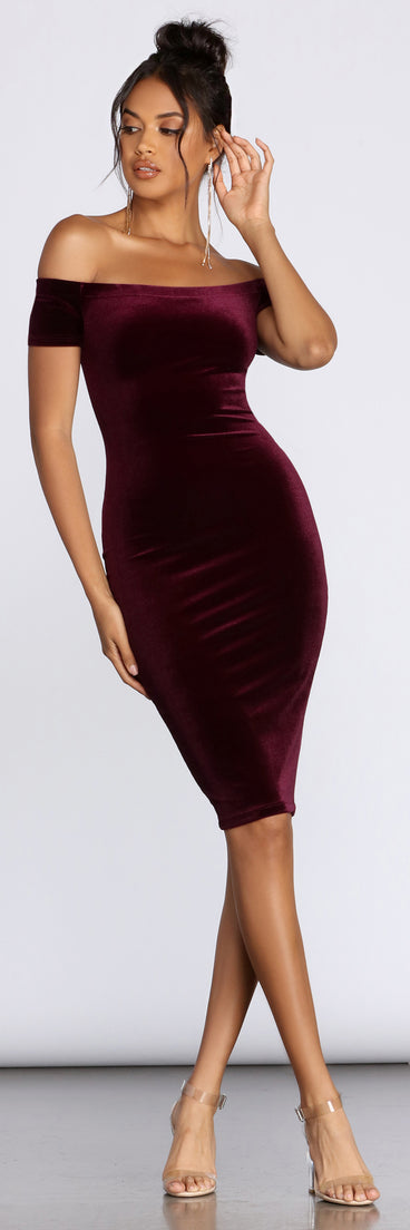 Lustrous Velvet Dress is the perfect Homecoming look pick with on-trend details to make the 2023 HOCO dance your most memorable event yet!