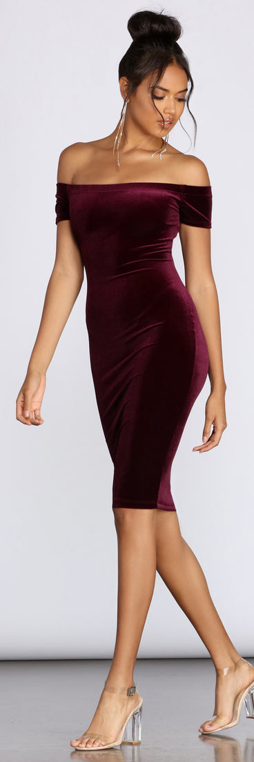 Lustrous Velvet Dress is the perfect Homecoming look pick with on-trend details to make the 2023 HOCO dance your most memorable event yet!