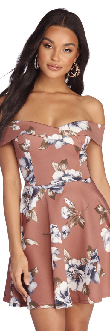 Pretty And Picturesque Skater Dress creates the perfect spring wedding guest dress or cocktail attire with stylish details in the latest trends for 2023!