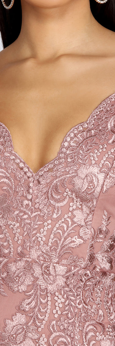 Sweet Talk Lace Midi Dress is the perfect Homecoming look pick with on-trend details to make the 2023 HOCO dance your most memorable event yet!