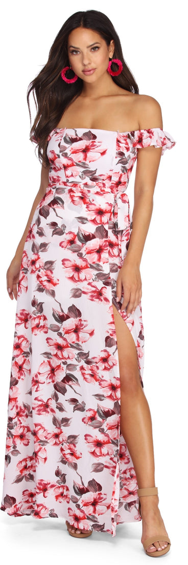 Spring With Florals Maxi Dress creates the perfect spring wedding guest dress or cocktail attire with stylish details in the latest trends for 2023!