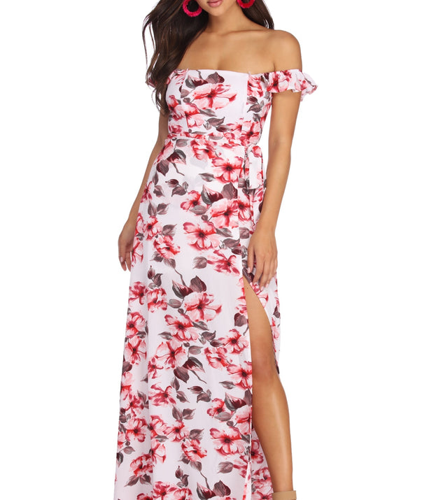 Spring With Florals Maxi Dress creates the perfect spring wedding guest dress or cocktail attire with stylish details in the latest trends for 2023!