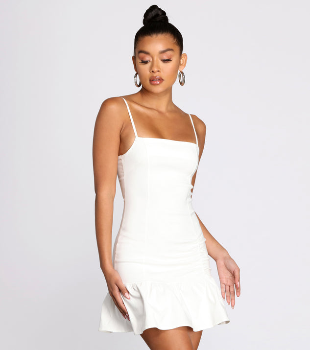 Main Girl Ruffled Mini Dress is a trendy pick to create 2023 festival outfits, festival dresses, outfits for concerts or raves, and complete your best party outfits!