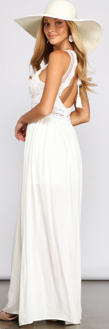 Stylish Girl Summer Crochet Maxi Dress for 2022 festival outfits, festival dress, outfits for raves, concert outfits, and/or club outfits