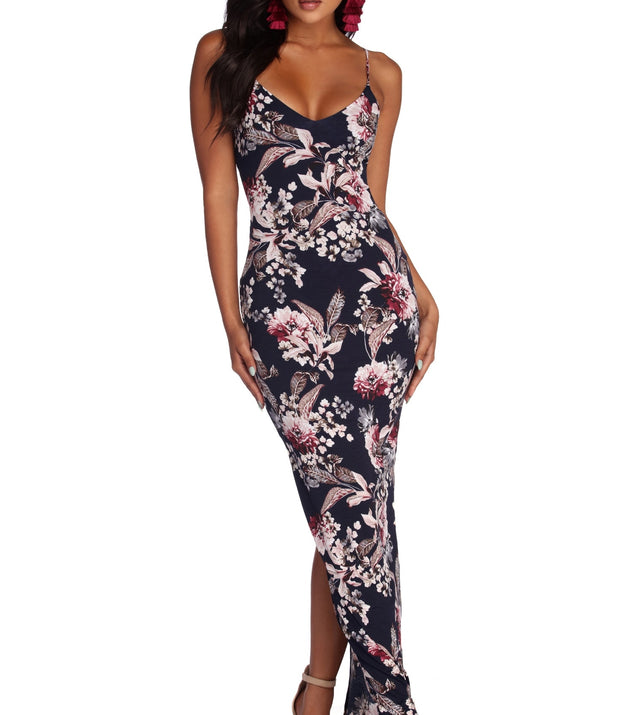Twist In Florals Maxi Dress creates the perfect spring wedding guest dress or cocktail attire with stylish details in the latest trends for 2023!