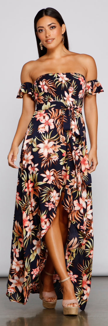 You will feel beautiful in the Tropical Sunsets Maxi Dress as your long dress for any semi-formal or formal holiday party, NYE dress outfit, or pick this stunning style as your gown for any seasonal celebration.