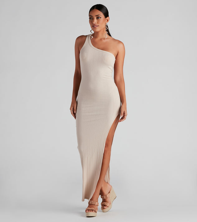 You will feel beautiful in the Weekend Plans Ribbed Knit Maxi Dress as your long dress for any semi-formal or formal holiday party, NYE dress outfit, or pick this stunning style as your gown for any seasonal celebration.