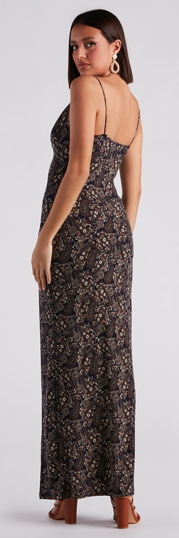Flowy Feels Paisley Maxi Dress creates the perfect summer wedding guest dress or cocktail party dresss with stylish details in the latest trends for 2023!