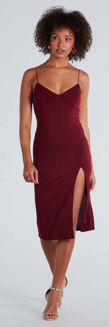 Catch Up Crepe Slip Midi Dress creates spring wedding guest dress with stylish details, the perfect midi dress for graduation, or for a cocktail party look in the latest midi-length trends for 2024!