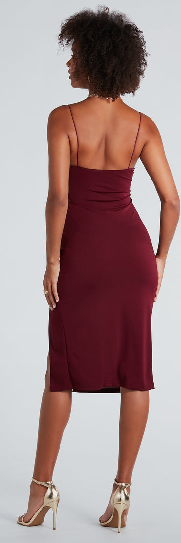 Catch Up Crepe Slip Midi Dress creates spring wedding guest dress with stylish details, the perfect midi dress for graduation, or for a cocktail party look in the latest midi-length trends for 2024!