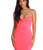 Light Me Up Neon Dress is a trendy pick to create 2023 concert outfits, festival dresses, outfits for raves, or to complete your best party outfits or clubwear!