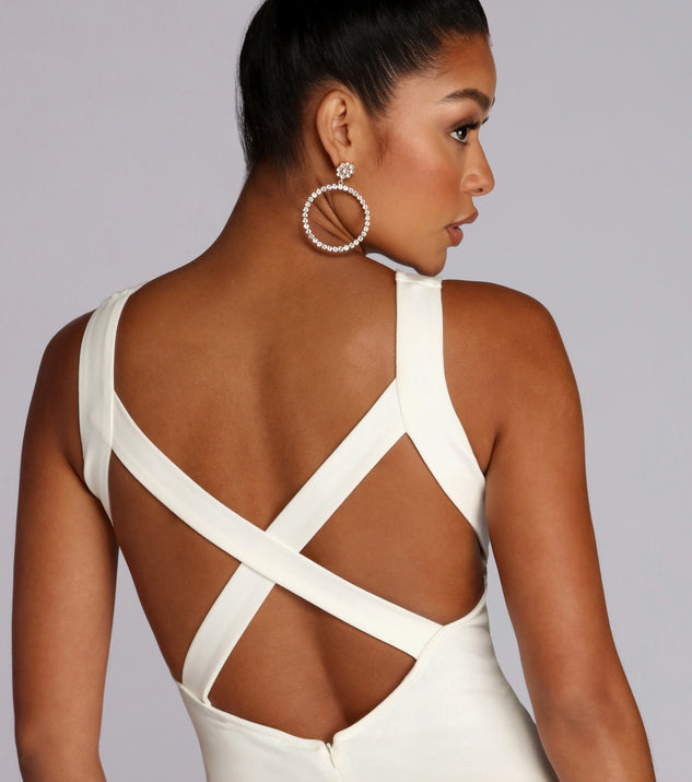You’ll make a statement in Cross Purposes Open Back Dress as an NYE club dress, a tight dress for holiday parties, sexy clubwear, or a sultry bodycon dress for that fitted silhouette.