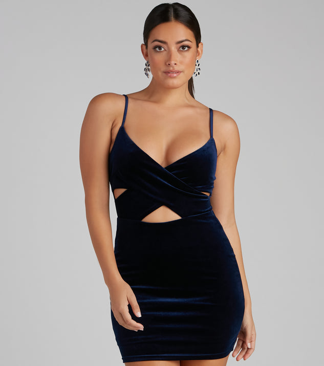 You’ll make a statement in Night Life V-Neck Wrap Velvet Mini Dress as an NYE club dress, a tight dress for holiday parties, sexy clubwear, or a sultry bodycon dress for that fitted silhouette.