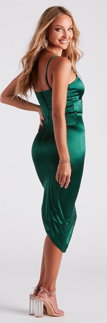 Love Me In Satin Sweetheart Dress is the perfect Homecoming look pick with on-trend details to make the 2023 HOCO dance your most memorable event yet!