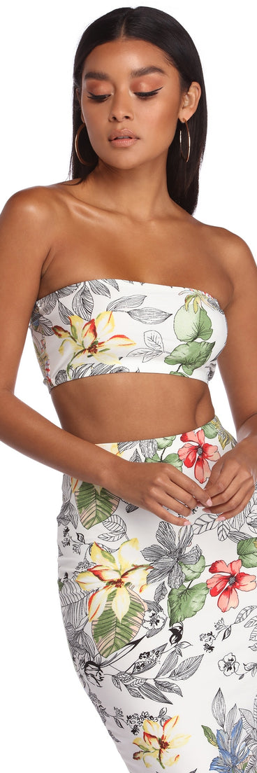 You’ll look stunning in the Tropical Island Escape Tube Top when paired with its matching separate to create a glam clothing set perfect for parties, date nights, concert outfits, back-to-school attire, or for any summer event!