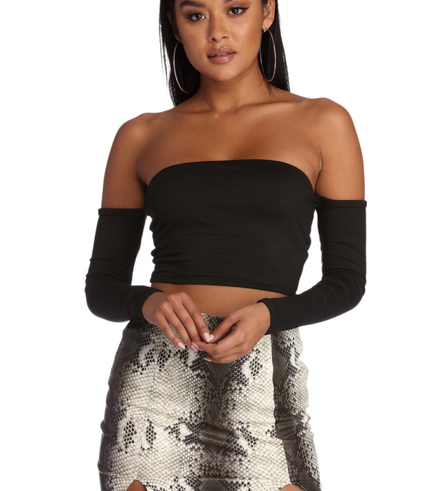 Dress up in Off To Party Crop Top as your going-out dress for holiday parties, an outfit for NYE, party dress for a girls’ night out, or a going-out outfit for any seasonal event!