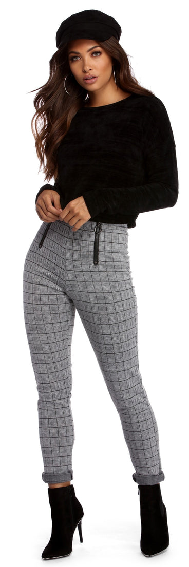 With fun and flirty details, Chenille With You Pullover Top shows off your unique style for a trendy outfit for the summer season!