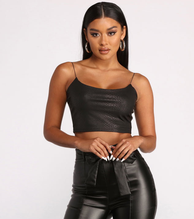 Hypnotize Me Crop Top creates an effortless summer outfit with stylish details in the newest 2023 trends!