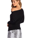 With fun and flirty details, Cozy On Up Tunic shows off your unique style for a trendy outfit for the summer season!
