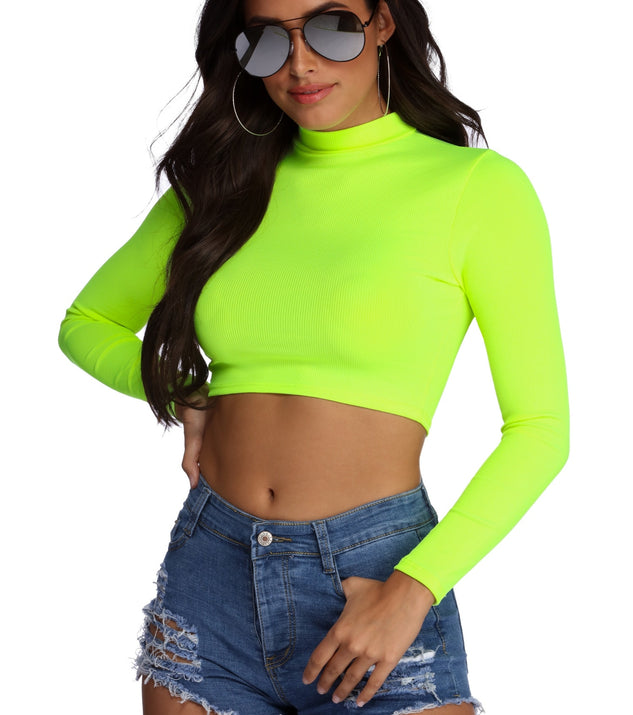 You’ll look stunning in the Glow For It Crop Top when paired with its matching separate to create a glam clothing set perfect for parties, date nights, concert outfits, back-to-school attire, or for any summer event!