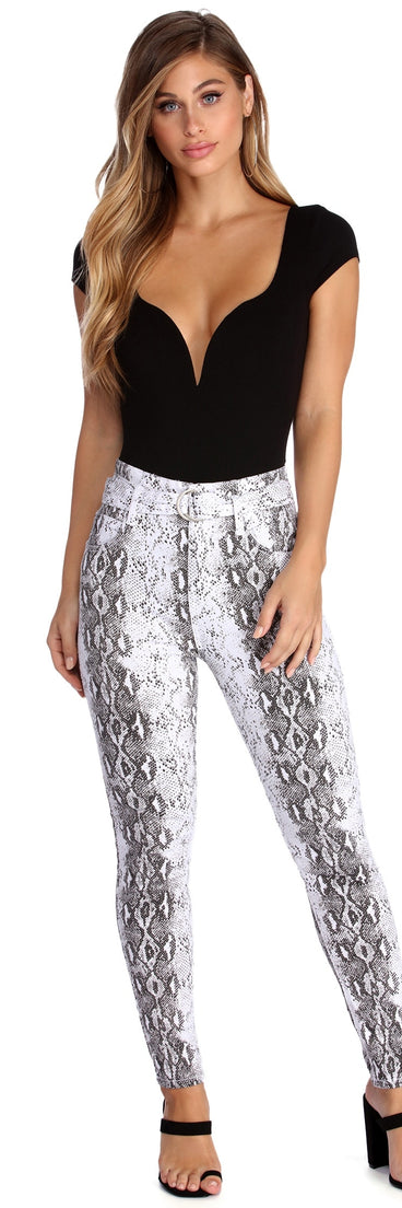 With fun and flirty details, First Impression Ribbed Bodysuit shows off your unique style for a trendy outfit for the summer season!