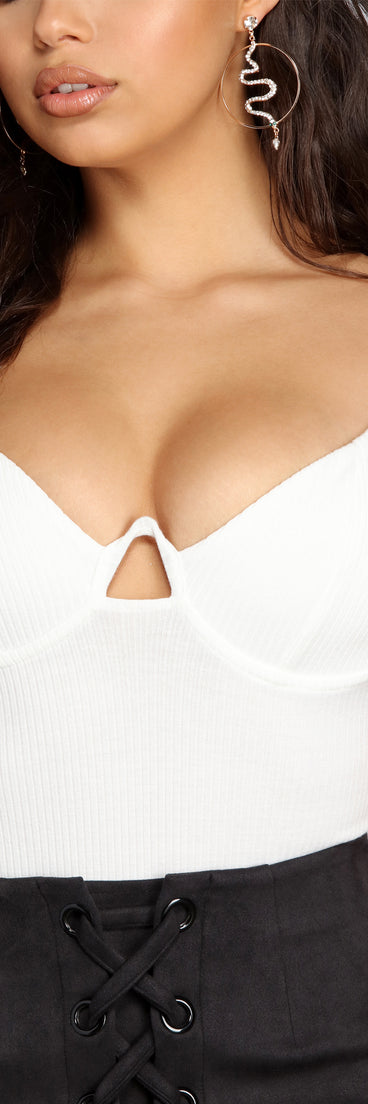 Wired Ribbed Knit Bodysuit is a trendy pick to create 2023 festival outfits, festival dresses, outfits for concerts or raves, and complete your best party outfits!