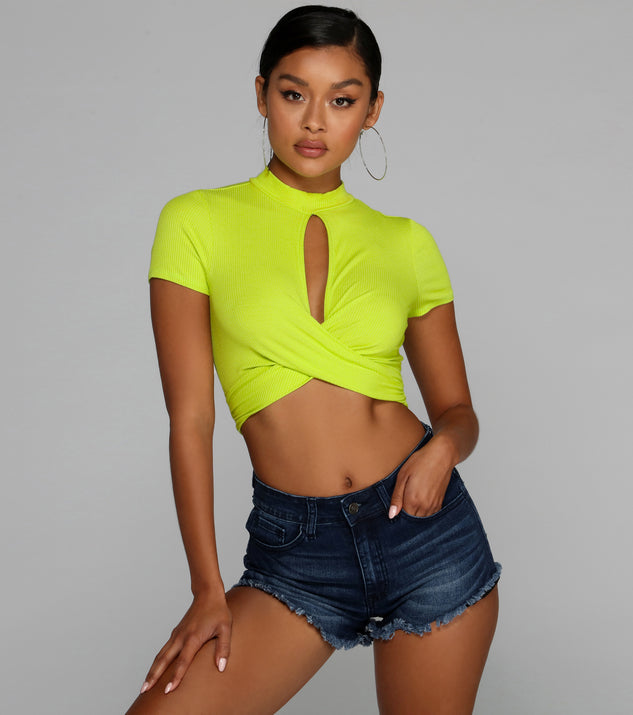 With fun and flirty details, Issa Mood Keyhole Crop Top shows off your unique style for a trendy outfit for the summer season!