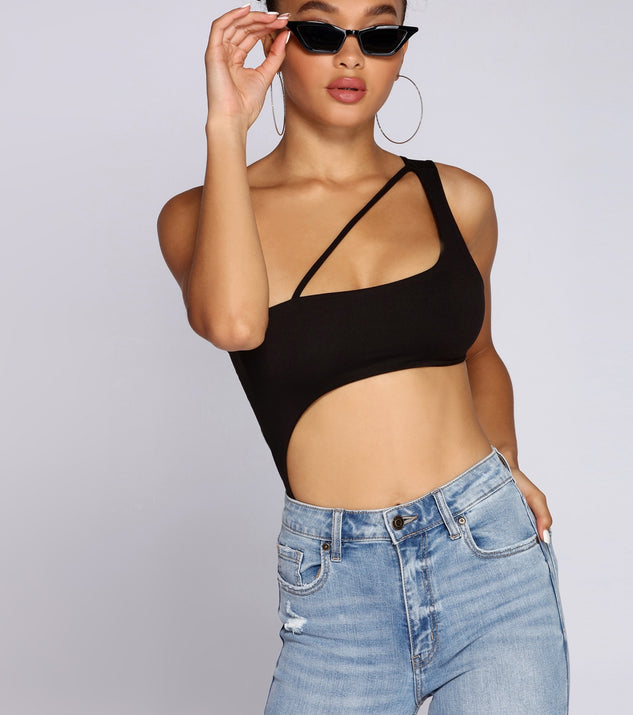 Simply Stunning Strappy Bodysuit is a trendy pick to create 2023 festival outfits, festival dresses, outfits for concerts or raves, and complete your best party outfits!