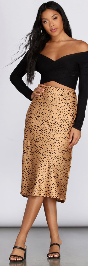 With fun and flirty details, Wrapped In Style Crop Top shows off your unique style for a trendy outfit for the summer season!