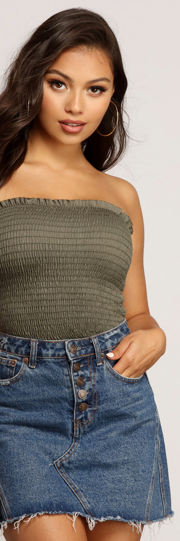 With fun and flirty details, Smock It Up Tube Top shows off your unique style for a trendy outfit for the summer season!