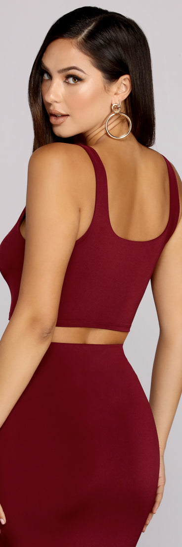 With fun and flirty details, Sleek And Sultry Crop Top shows off your unique style for a trendy outfit for the summer season!