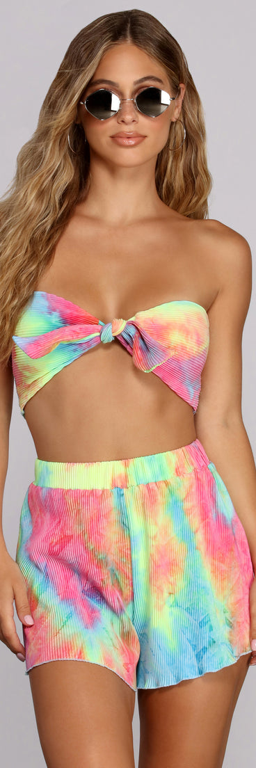Movin' And Groovin' Tube Top is a trendy pick to create 2023 festival outfits, festival dresses, outfits for concerts or raves, and complete your best party outfits!