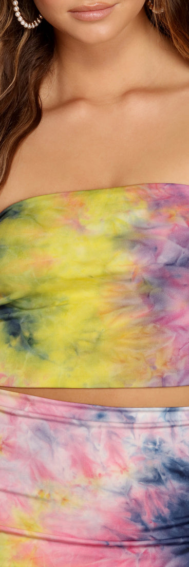 With fun and flirty details, Groove With It Tube Top shows off your unique style for a trendy outfit for the summer season!