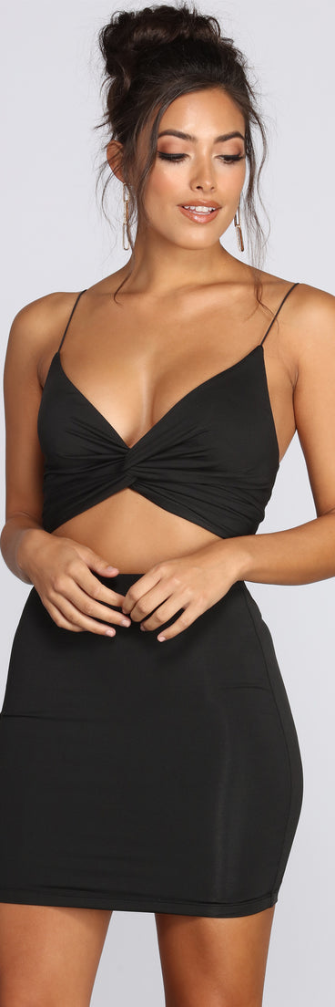 With fun and flirty details, Do The Twist Front Top shows off your unique style for a trendy outfit for the summer season!