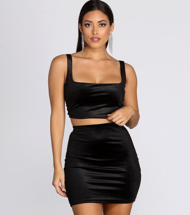 You’ll look stunning in the Velvet Stunner Crop Top when paired with its matching separate to create a glam clothing set perfect for a New Year’s Eve Party Outfit or Holiday Outfit for any event!