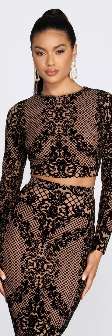 You’ll look stunning in the Major Style Status Crop Top when paired with its matching separate to create a glam clothing set perfect for parties, date nights, concert outfits, back-to-school attire, or for any summer event!