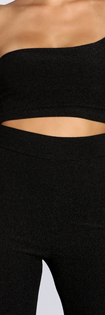 You’ll look stunning in the Shimmer One Shoulder Crop Top when paired with its matching separate to create a glam clothing set perfect for a New Year’s Eve Party Outfit or Holiday Outfit for any event!