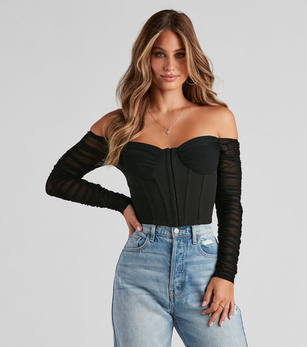 With fun and flirty details, the Ruched Moment Cropped Bustier shows off your unique style for a trendy outfit for summer!