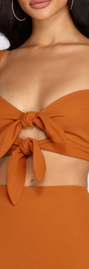 You’ll look stunning in the Stylish Standard Tie Front Cami when paired with its matching separate to create a glam clothing set perfect for parties, date nights, concert outfits, back-to-school attire, or for any summer event!