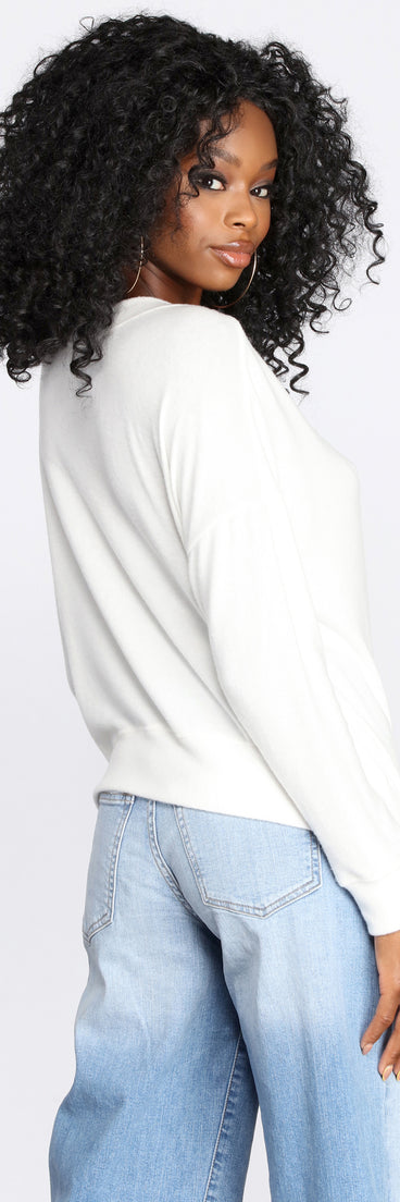 With fun and flirty details, Brushed Knit Boat Neck Pullover shows off your unique style for a trendy outfit for the summer season!