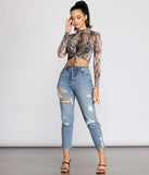 With fun and flirty details, Major Vixen Snake Print Crop Top shows off your unique style for a trendy outfit for the summer season!