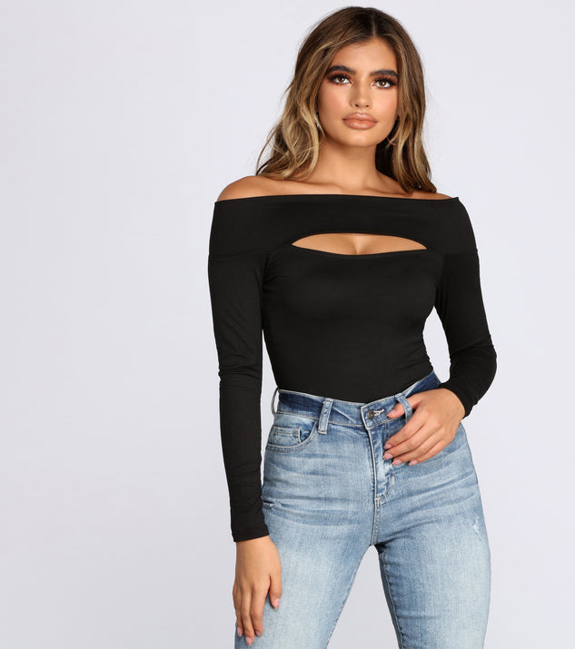 With fun and flirty details, Off The Shoulder Keyhole Cut out Top shows off your unique style for a trendy outfit for the summer season!