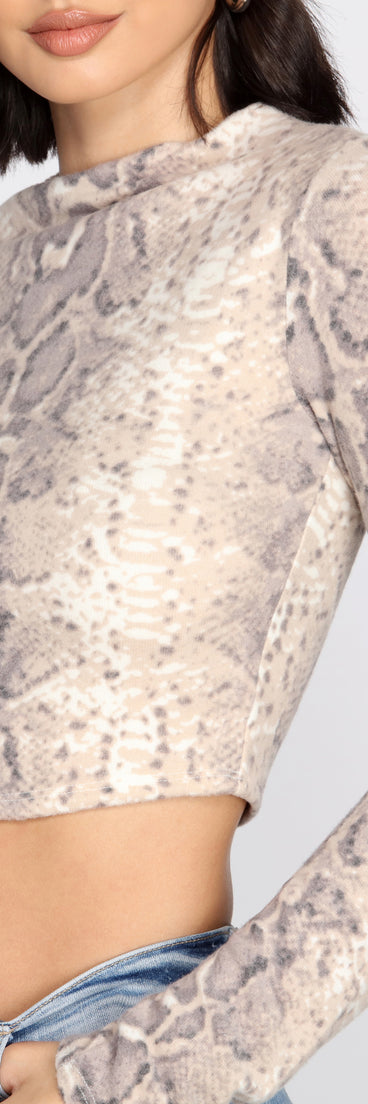With fun and flirty details, Snake Print Brushed Knit Crop Top shows off your unique style for a trendy outfit for the summer season!