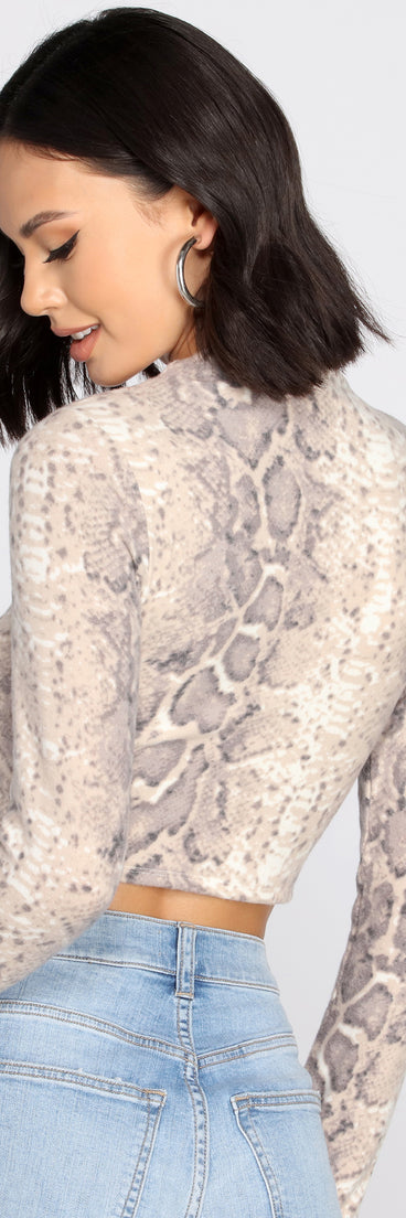 With fun and flirty details, Snake Print Brushed Knit Crop Top shows off your unique style for a trendy outfit for the summer season!