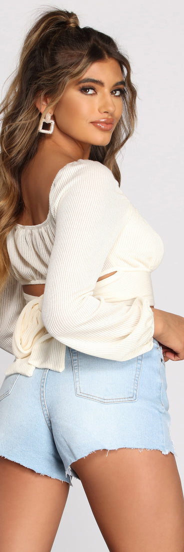 With fun and flirty details, Tied Up Cropped Knit Top shows off your unique style for a trendy outfit for the summer season!