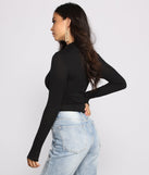 With fun and flirty details, Chic Cropped Ribbed Mock Neck Top shows off your unique style for a trendy outfit for the summer season!