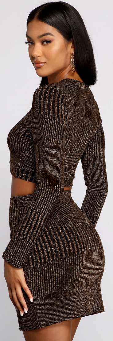 With fun and flirty details, Glow Up Glitter Crop Top shows off your unique style for a trendy outfit for the summer season!