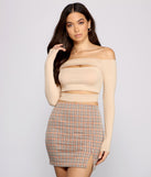With fun and flirty details, Off the Shoulder Ribbed Crop Top shows off your unique style for a trendy outfit for the summer season!